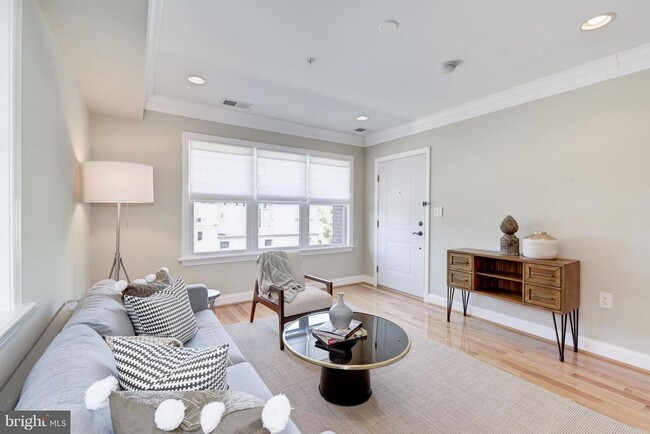 Building Photo - 5511 Colorado Ave NW Unit #402