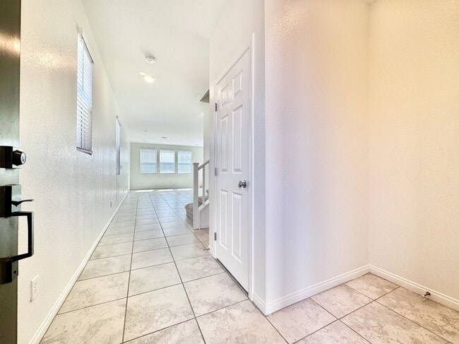 Photo - 4258 Tarim St