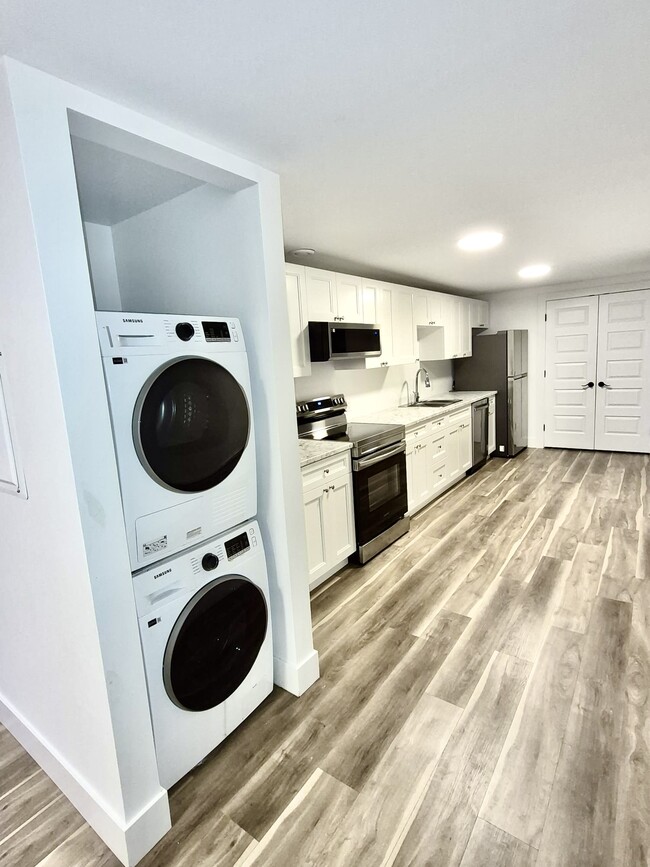 Building Photo - 2 Bed / 1 Bath Apartment for Rent - Unit 26