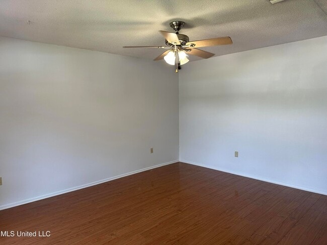 Photo - 209 Cedar Dr