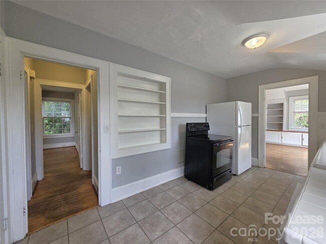 Photo - 754 Montgomery Ave