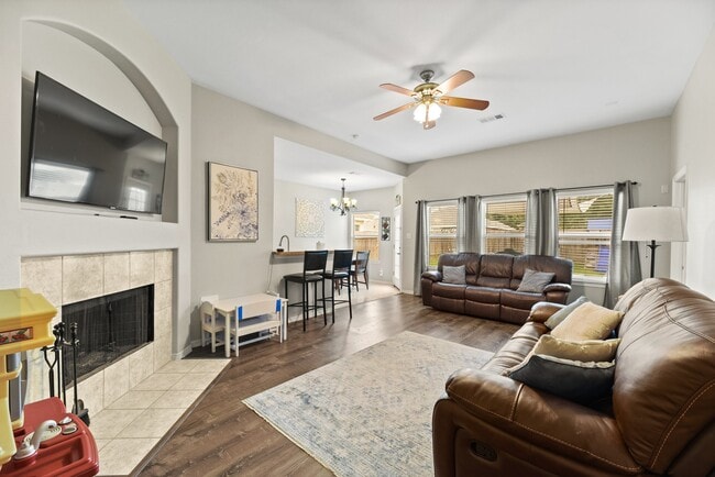 Photo - 32018 Anne Ln