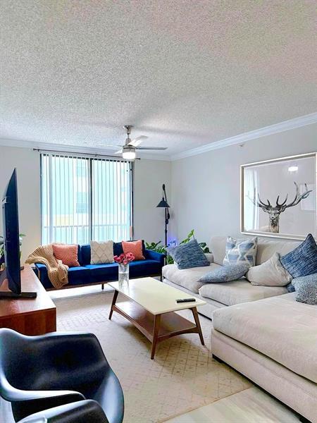 Photo - 1919 Van Buren St Unidad 609