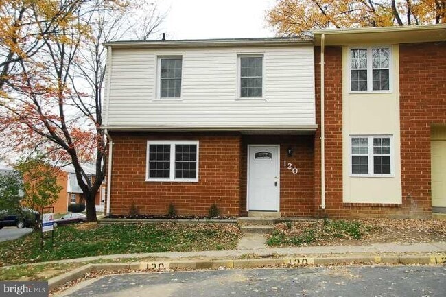 Building Photo - 120 Oak Dr Rental