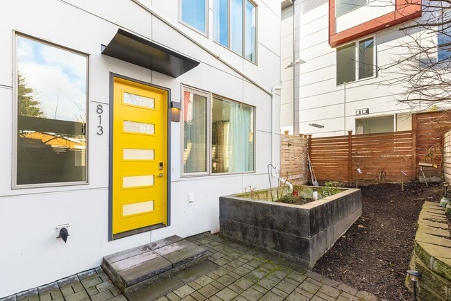 Leschi New Construction 5-Bedroom Townhouse - Leschi New Construction 5-Bedroom Townhouse