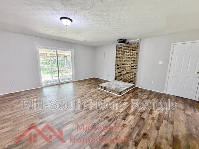 Photo - 3040 S Edgeware Rd