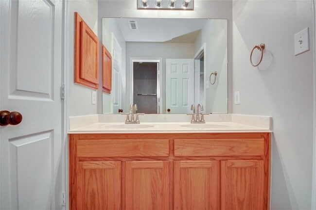 Building Photo - 25915 Drybrook Rd