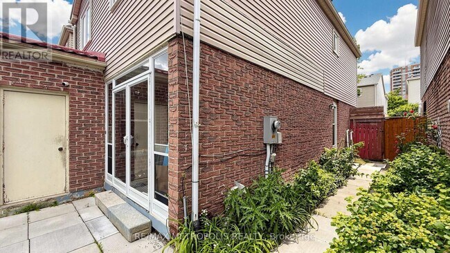 Photo - 61 Horseshoe Crescent