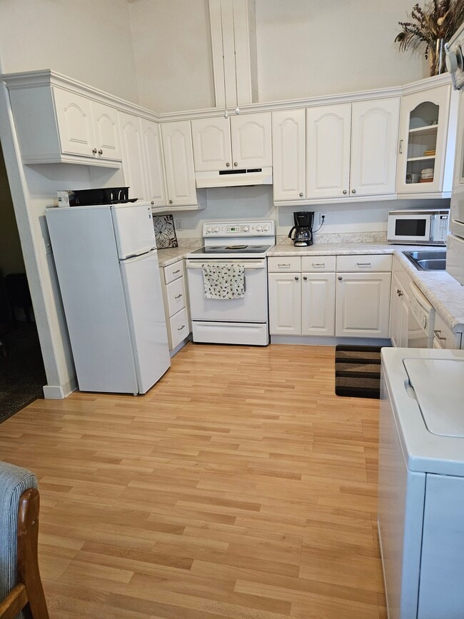 Kitchen - 1209 S 2nd Pl Unit 1209 Rental