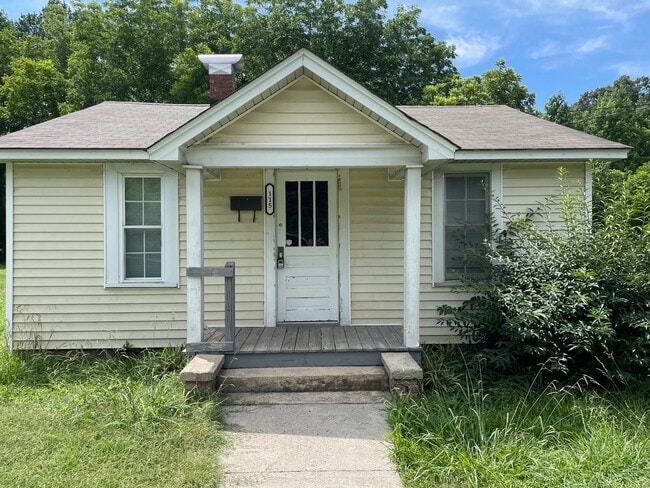 2 BED, 1 BATH HOME IN TROY, $850 MONTH, $8... - 2 BED, 1 BATH HOME IN TROY, $850 MONTH, $8...