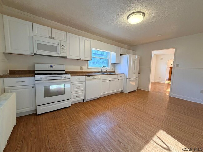 Photo - 454 Harshberger Rd