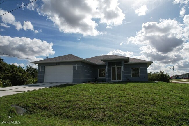 Photo - 852 Chipley St E