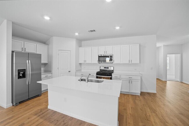Photo - 445 Mustang Dr