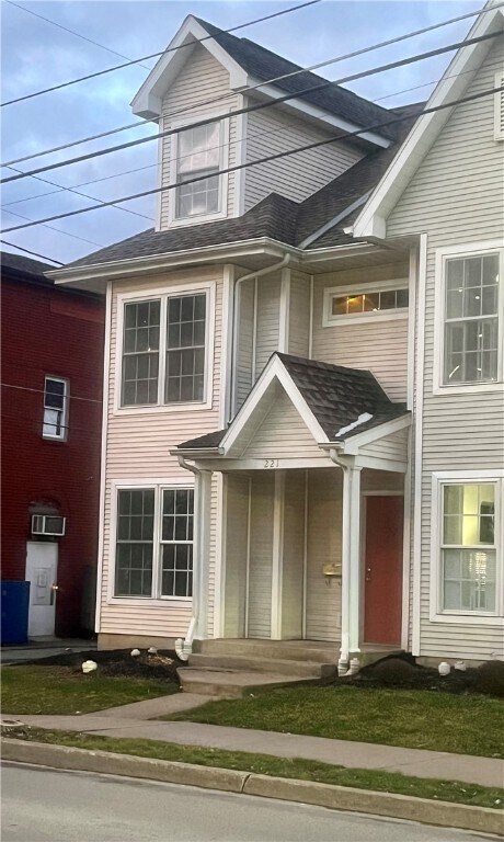 Photo - 221 W Center St