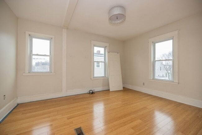 Photo - 3 bed 1.5 bath in Cambridge... Recently Renovated