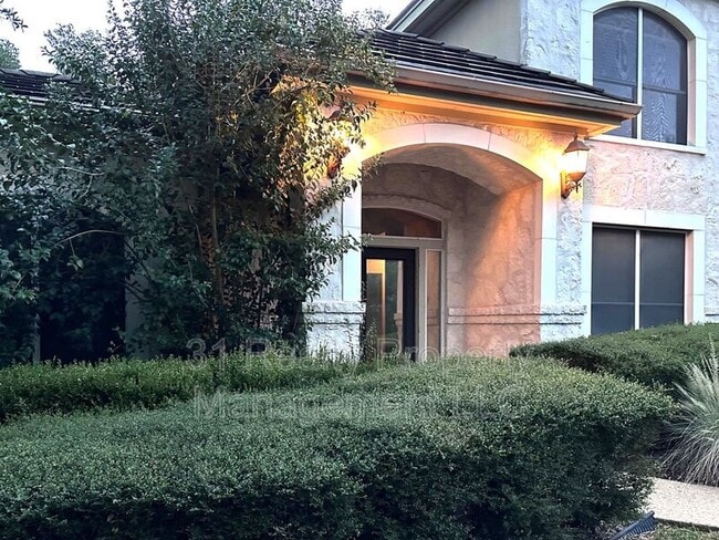 Building Photo - 7 Monarch Oaks Ln