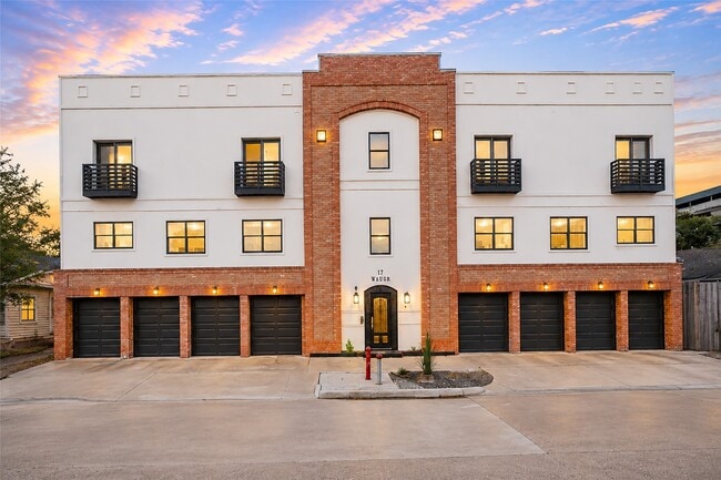 Building Photo - 17 Waugh Dr Unit 201