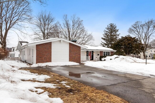 Photo - 103 Elmcrest Rd