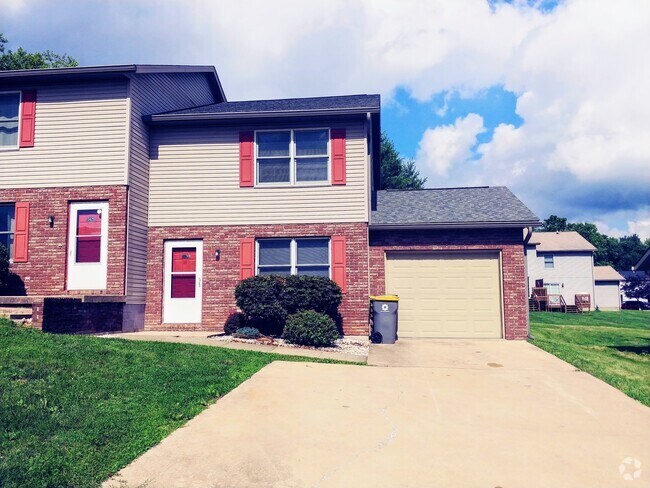 Building Photo - Available Late July 2025 Rental