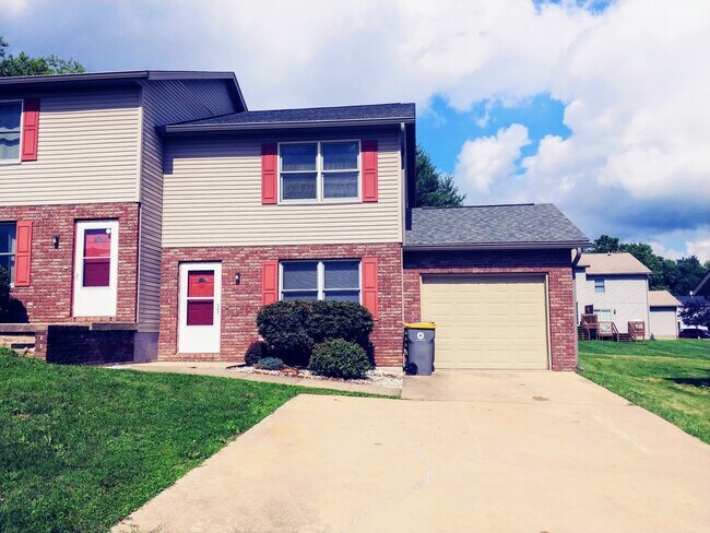 Building Photo - Available Late July 2025 Rental