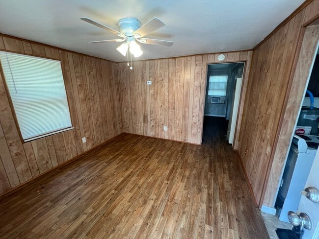 Photo - 5100 Woolsey St