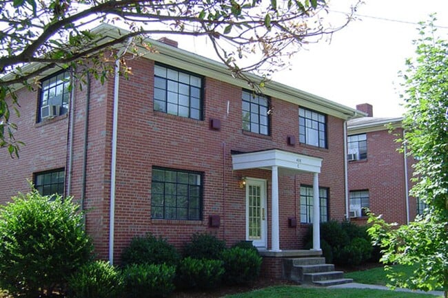 Building Photo - Charming Renovated 1BR – Water & Parking Included!