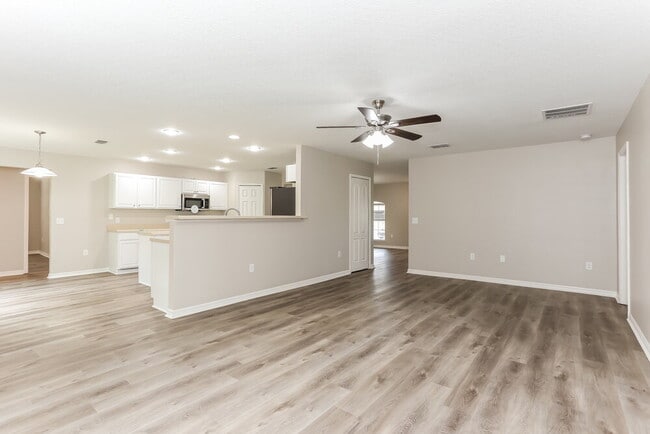 Photo - 97122 Yorkshire Dr