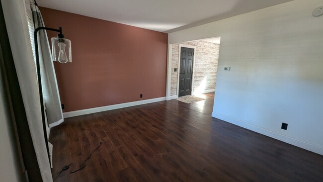 Building Photo - 206 Elm Ln Unit 206 Elm Lane