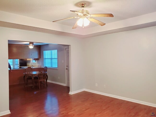 Photo - 113 Kentshire Ln