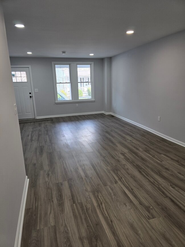 Living room - 77 N Pennsylvania Ave