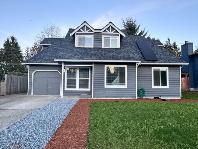 Building Photo - North End 4 bdrm Beautiful Home with Amazing Master closet!!