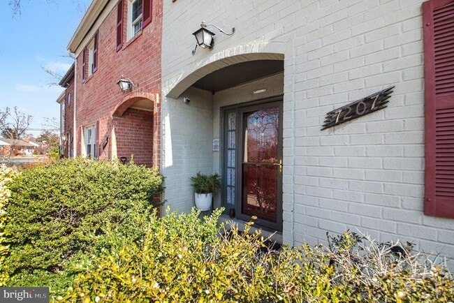 Building Photo - 7207 Jayhawk St