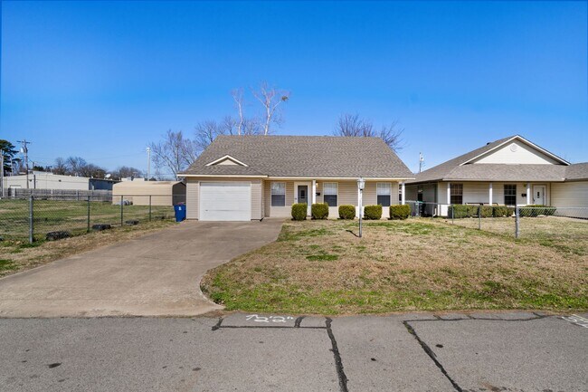 Photo - 4219 Young St