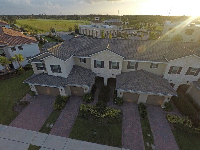 Photo - Two story Townhouse 2-bedroom, 2.5 bath in Eagle Creek of Lake Nona