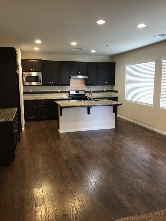 Photo - Home for Rent in Rocklin on the I-80 Corridor close to Rocklin Commons Shopping and Sierra College