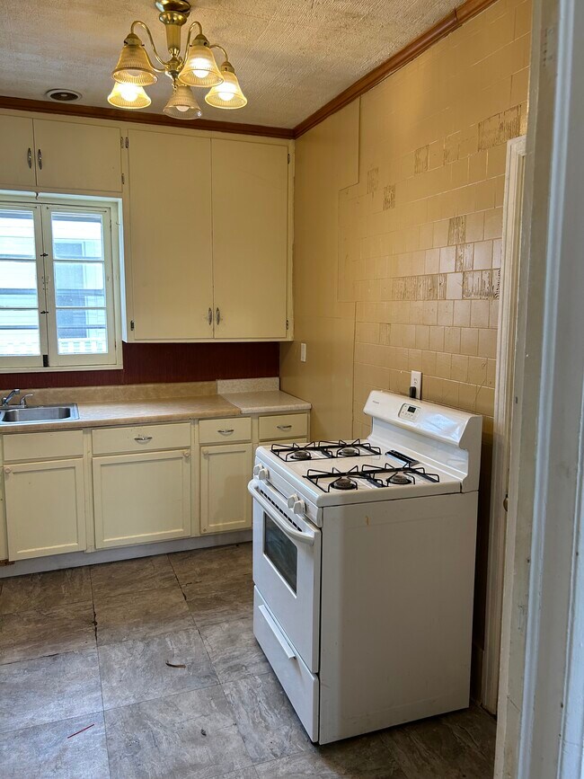 403 W South Park Ave Unit Lower