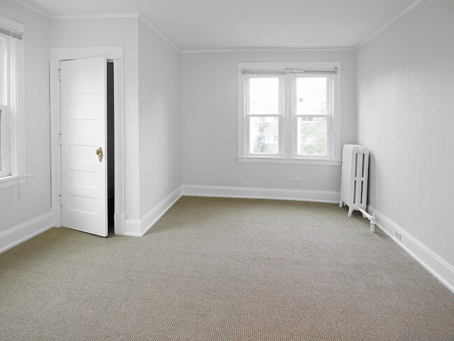 Photo - 3 Bedroom in the Heart of Uptown (Pets welcome) Unit 2
