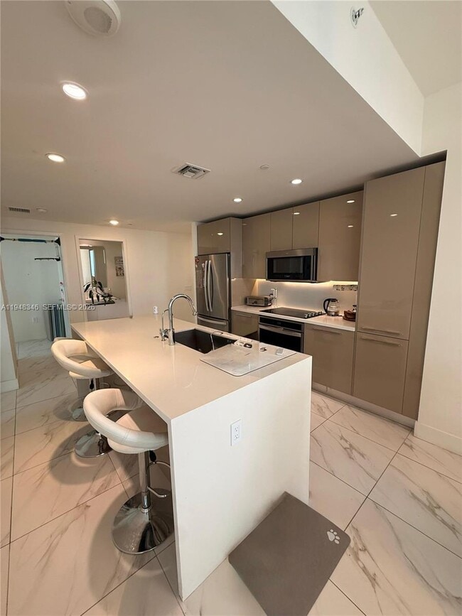Photo - 2000 Metropica Wy Unit 1409