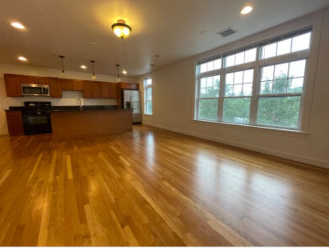 Building Photo - 59 Circuit St Unit 59