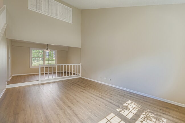 Photo - 651 White Ct