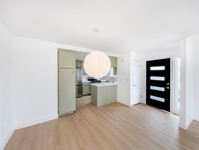 Photo - 3332-10863 Florista St Unidad 10863 Walnut St