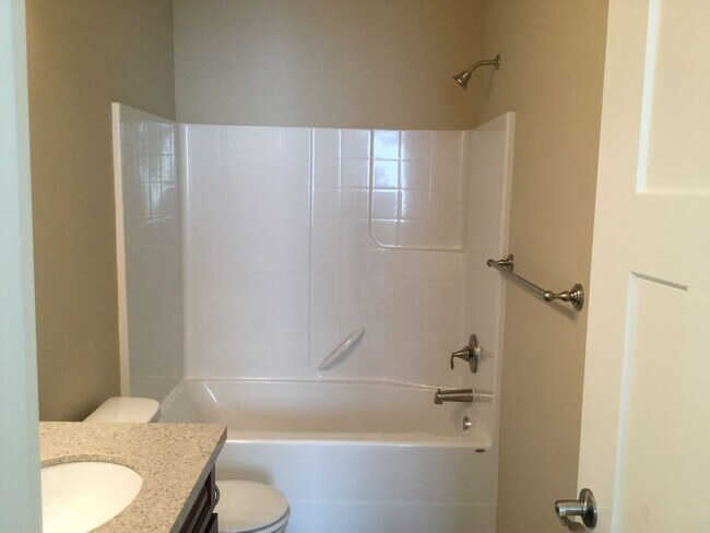 Photo - 3 Bed Unit 1643 Burnside Place C