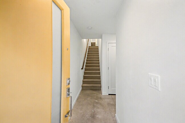 Photo - 2405 S Holgate St