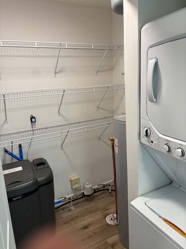 Photo - 601 N State St Unidad #6