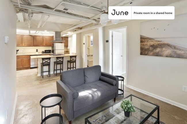 Room in Shared 5 bed/2 bath home in Dupont Circle
