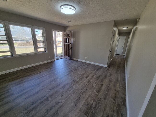 Photo - 967 Sanchez Dr