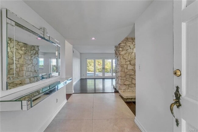 Photo - 16922 Oak View Dr