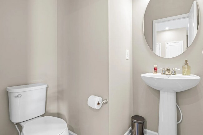 Photo - 801 Roselyn Dr