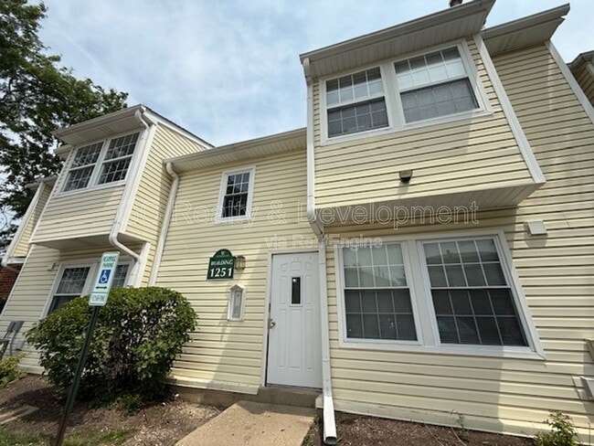 Building Photo - 1251 Wyndham Dr Unit 104