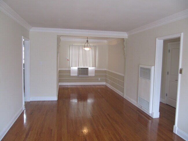 Photo - 1150 S Fairfax Ave Unidad 4